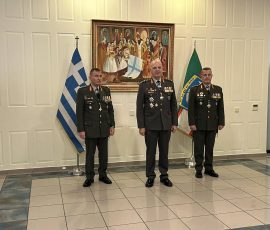 Παραδίδων και Παραλαμβάνων Δκτές με τον Αντγο Δκτή ΑΣΔΗΜ στη μέση.